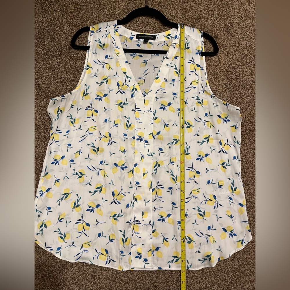 Banana Republic Sleeveless Top - White with Lemon print - Picture 6 of 8